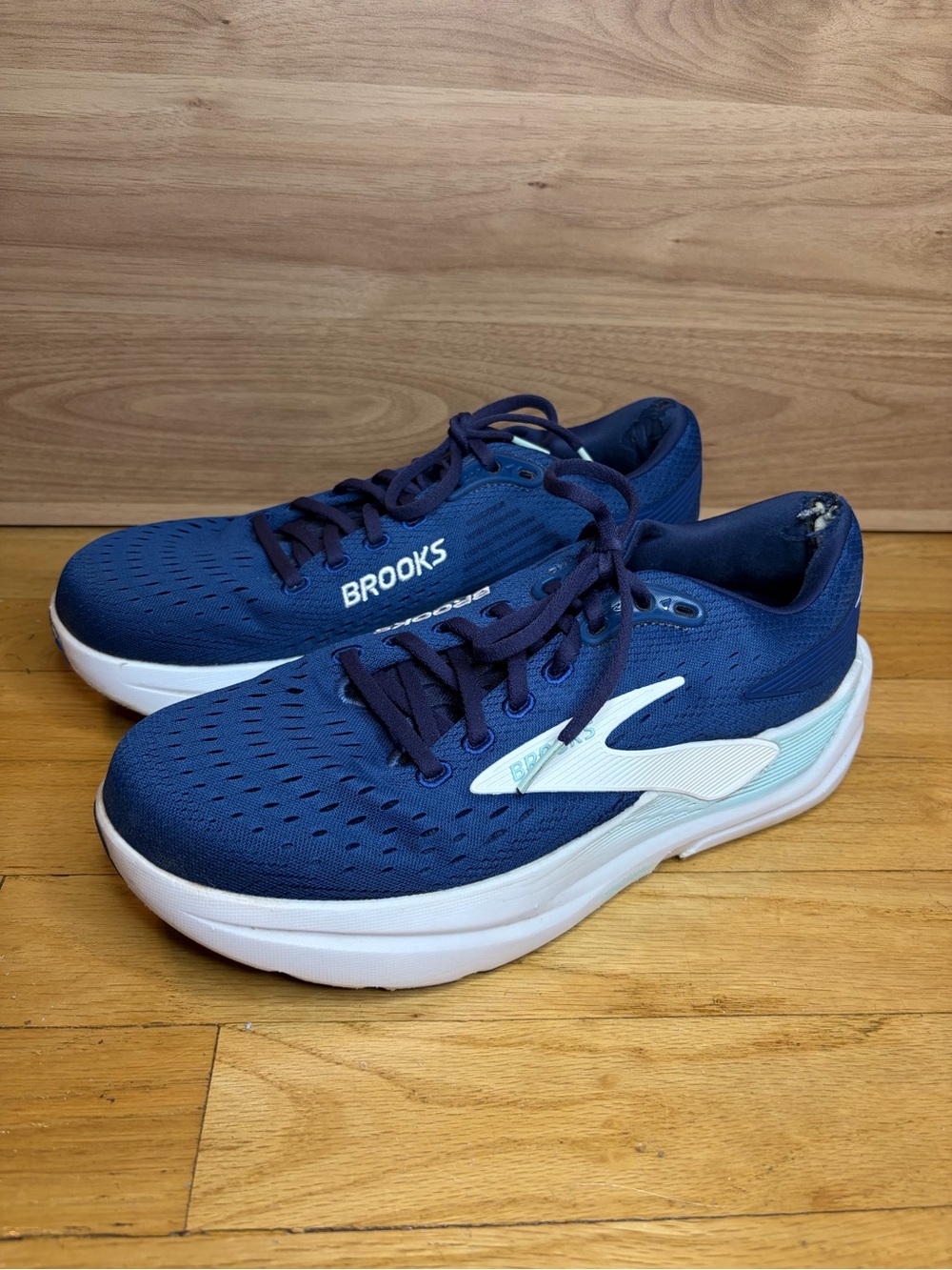 Brooks Ghost Max 3 Women's Sneakers in Navy Blue - Size 9.5